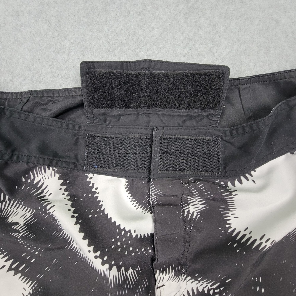 Clinch Gear MMA Shorts Men's 32 Black Red White Wrestling Jiu Jitsu - Picture 7 of 8